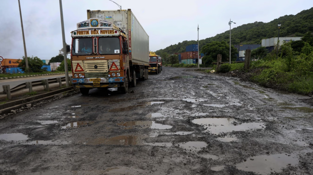 Bengaluru Start Founder Offers iPhone As Reward For Fixing Potholes